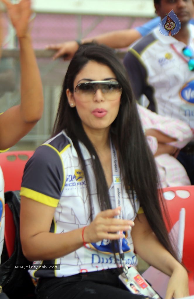 CCL 4 Veer Marathi Vs Mumbai Heroes Match - 7 / 190 photos