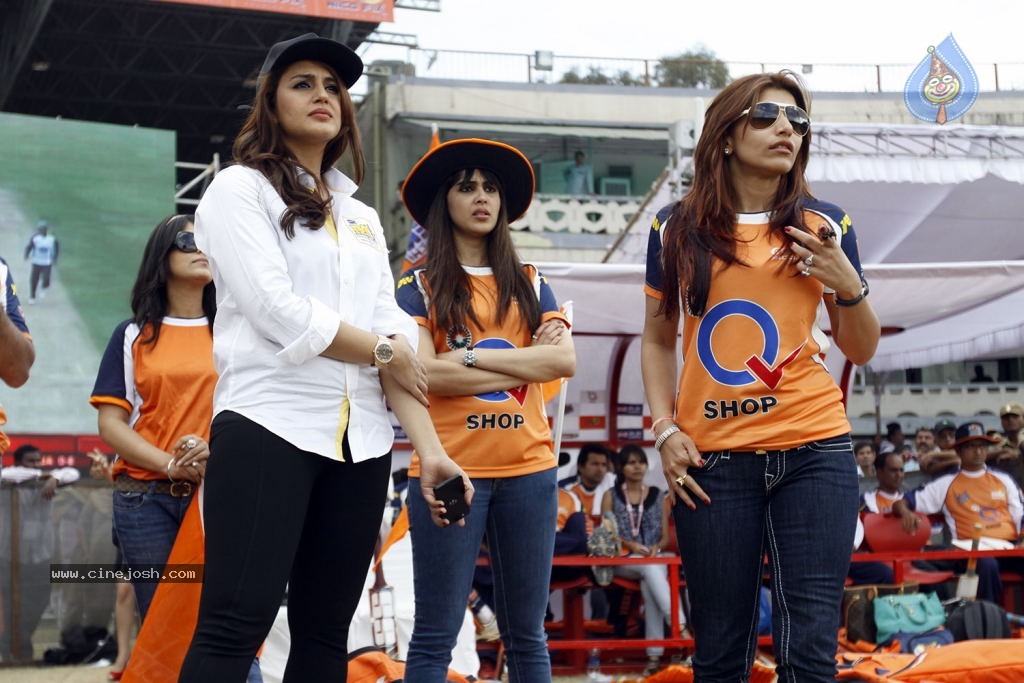 CCL 4 Veer Marathi Vs Mumbai Heroes Match - 12 / 190 photos
