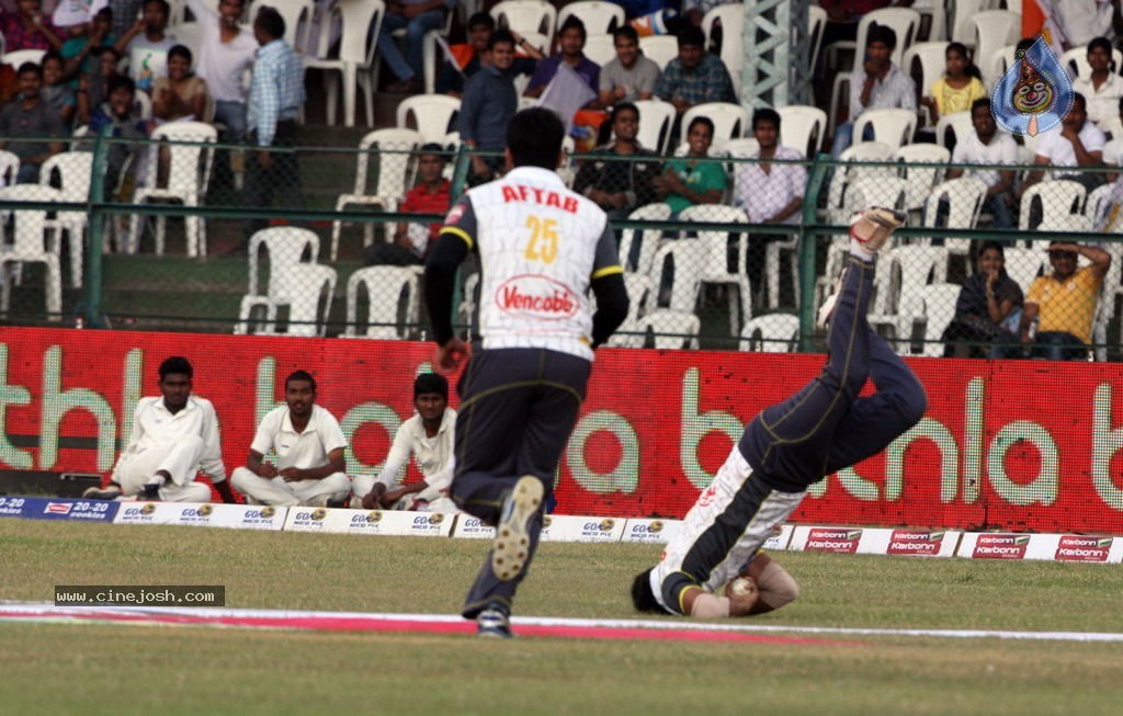 CCL 4 Veer Marathi Vs Mumbai Heroes Match - 21 / 190 photos