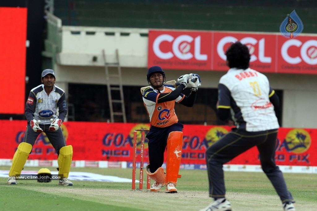 CCL 4 Veer Marathi Vs Mumbai Heroes Match - 23 / 190 photos