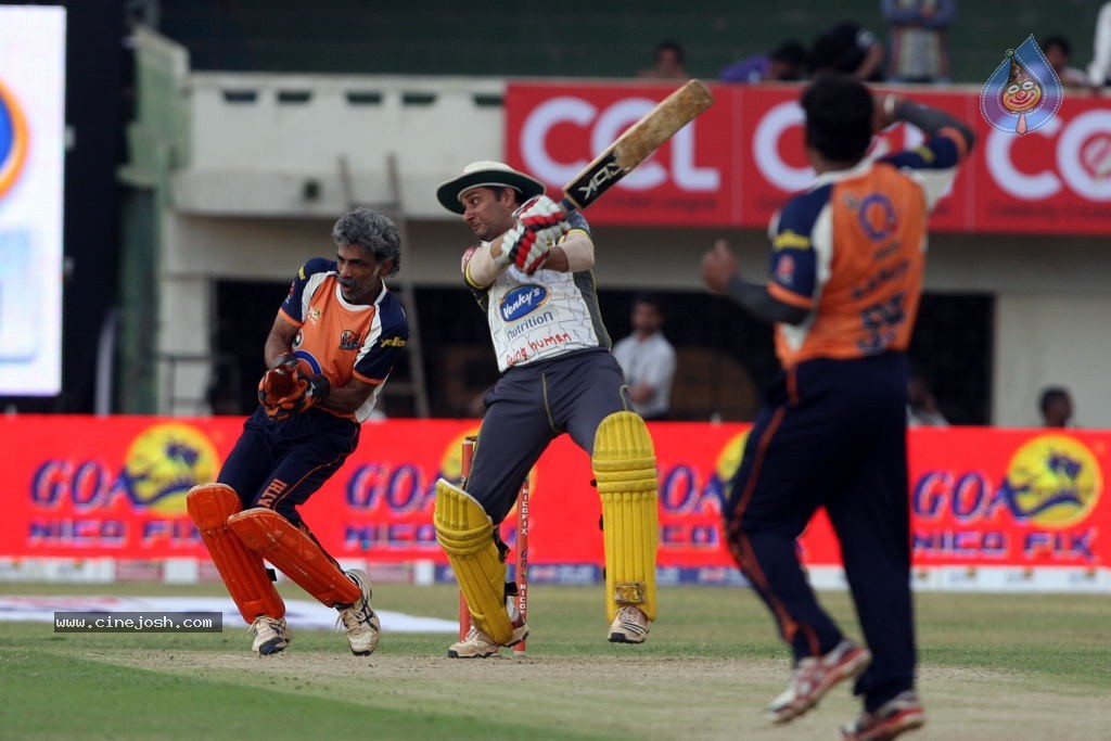 CCL 4 Veer Marathi Vs Mumbai Heroes Match - 42 / 190 photos