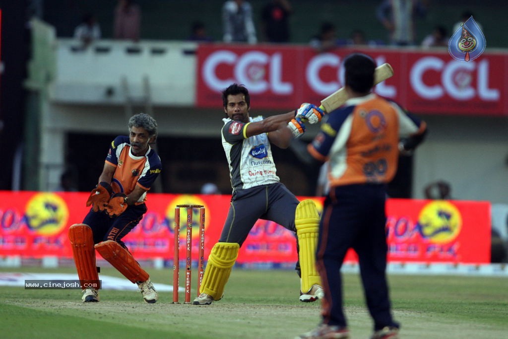 CCL 4 Veer Marathi Vs Mumbai Heroes Match - 45 / 190 photos