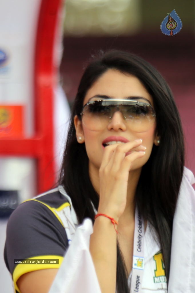 CCL 4 Veer Marathi Vs Mumbai Heroes Match - 65 / 190 photos