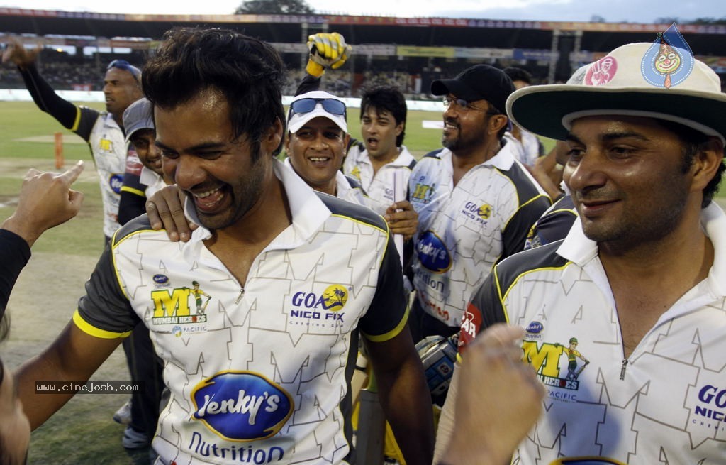 CCL 4 Veer Marathi Vs Mumbai Heroes Match - 66 / 190 photos