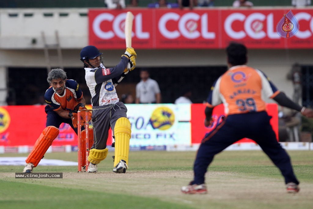 CCL 4 Veer Marathi Vs Mumbai Heroes Match - 71 / 190 photos