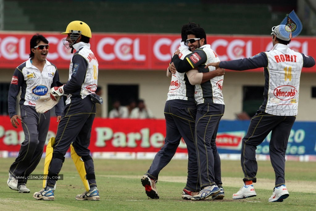 CCL 4 Veer Marathi Vs Mumbai Heroes Match - 83 / 190 photos