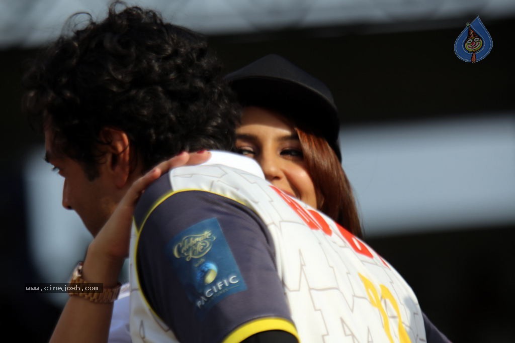 CCL 4 Veer Marathi Vs Mumbai Heroes Match - 91 / 190 photos