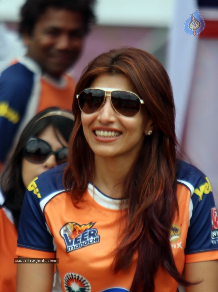 CCL 4 Veer Marathi Vs Mumbai Heroes Match - 95 / 190 photos