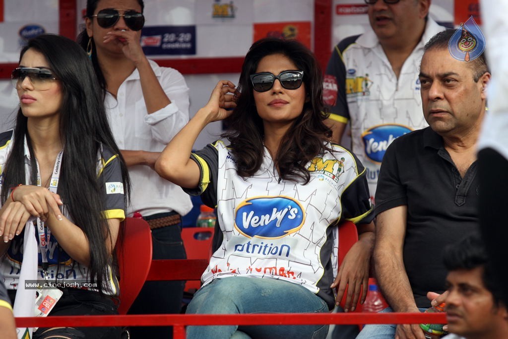 CCL 4 Veer Marathi Vs Mumbai Heroes Match - 104 / 190 photos