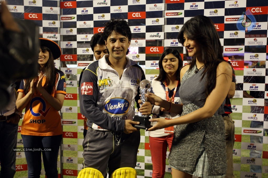 CCL 4 Veer Marathi Vs Mumbai Heroes Match - 123 / 190 photos