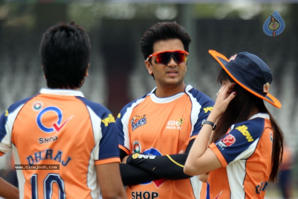 CCL 4 Veer Marathi Vs Mumbai Heroes Match - 124 / 190 photos