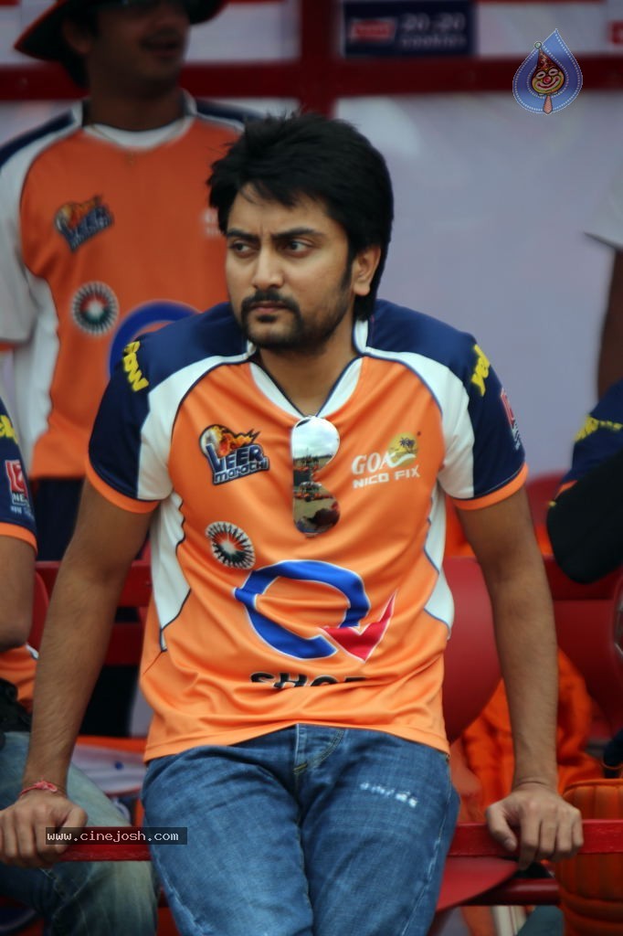 CCL 4 Veer Marathi Vs Mumbai Heroes Match - 152 / 190 photos