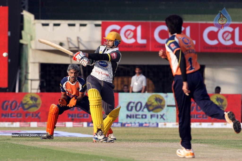 CCL 4 Veer Marathi Vs Mumbai Heroes Match - 160 / 190 photos
