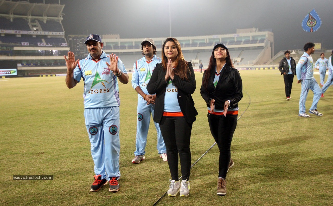 CCL 5 Bhojpuri Dabanggs vs Telugu Warriors Match Photos - 75 / 120 photos