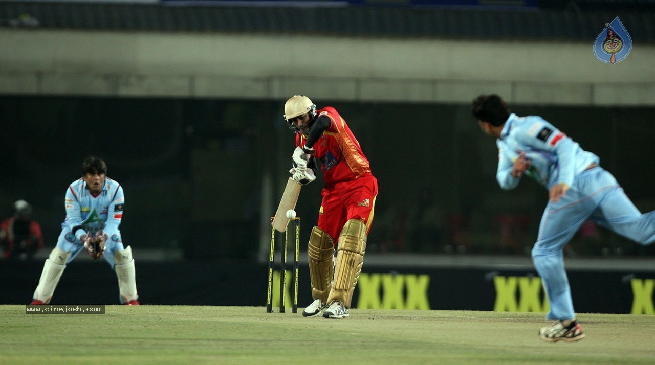 CCL 5 Bhojpuri Dabanggs vs Telugu Warriors Match Photos - 86 / 120 photos