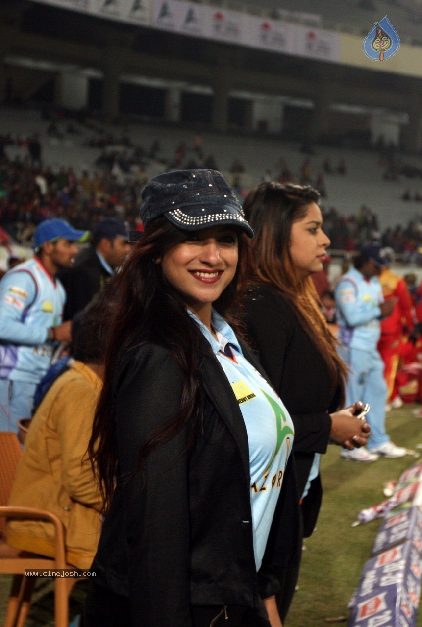 CCL 5 Bhojpuri Dabanggs vs Telugu Warriors Match Photos - 109 / 120 photos