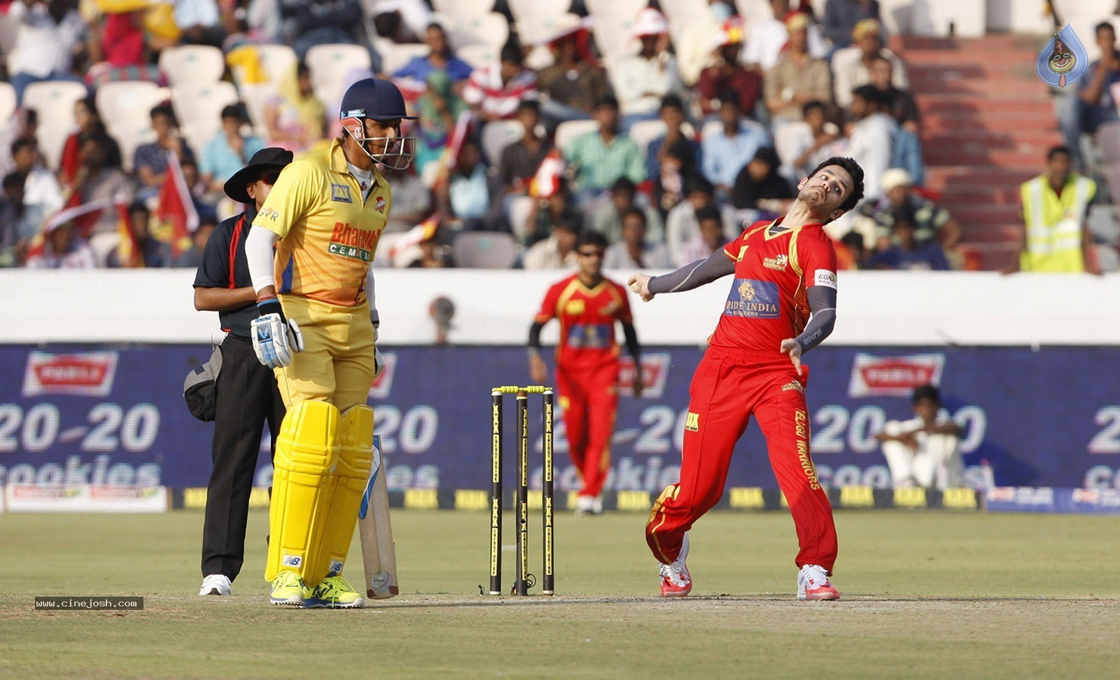 CCL 5 Final Telugu Warriors vs Chennai Rhinos Match Photos 02 - 20 / 195 photos
