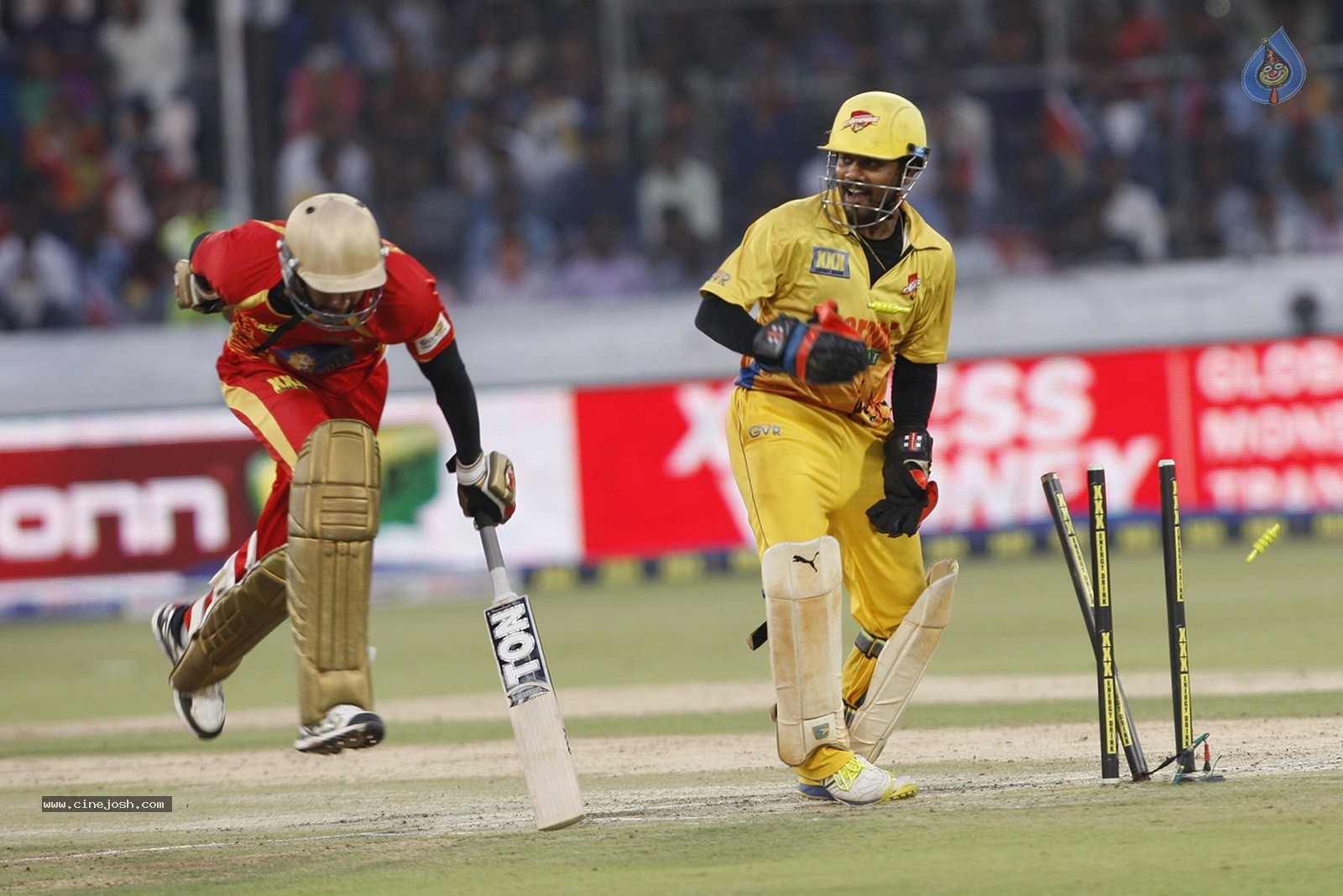 CCL 5 Final Telugu Warriors vs Chennai Rhinos Match Photos 02 - 55 / 195 photos