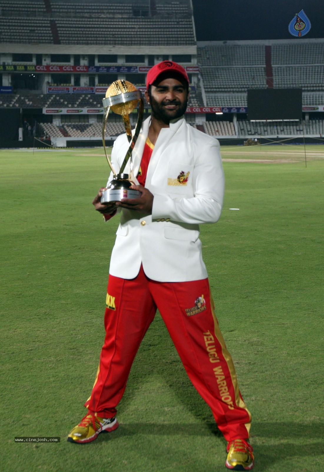 CCL 5 Final Telugu Warriors vs Chennai Rhinos Match Photos 02 - 56 / 195 photos