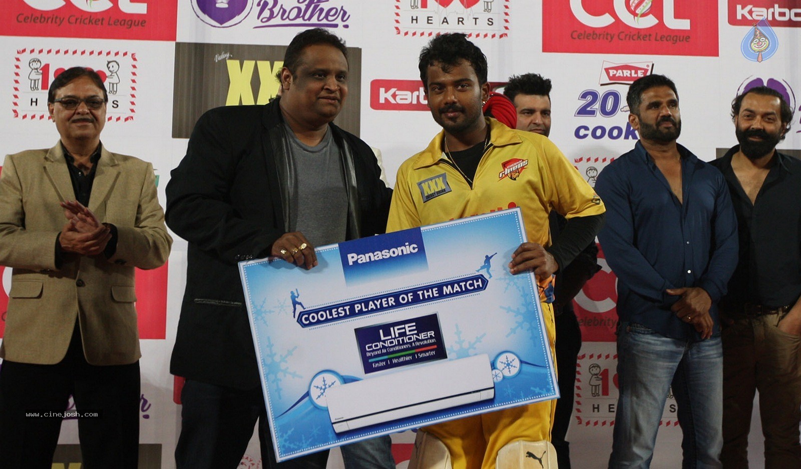CCL 5 Final Telugu Warriors vs Chennai Rhinos Match Photos 02 - 164 / 195 photos