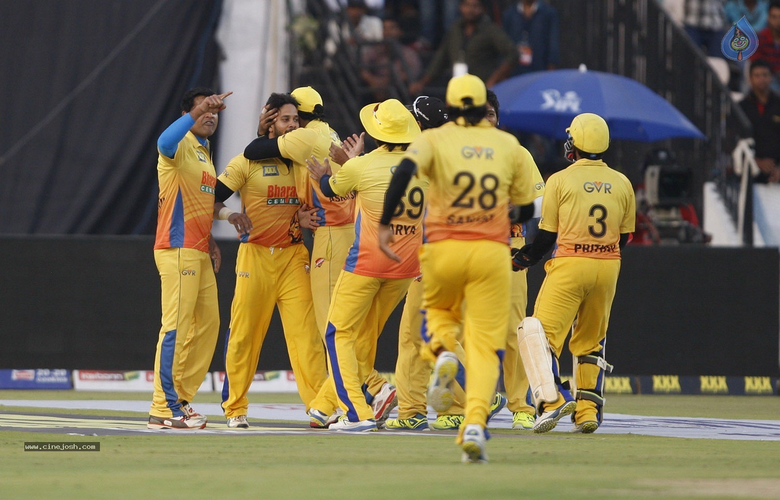 CCL 5 Final Telugu Warriors vs Chennai Rhinos Match Photos 02 - 181 / 195 photos