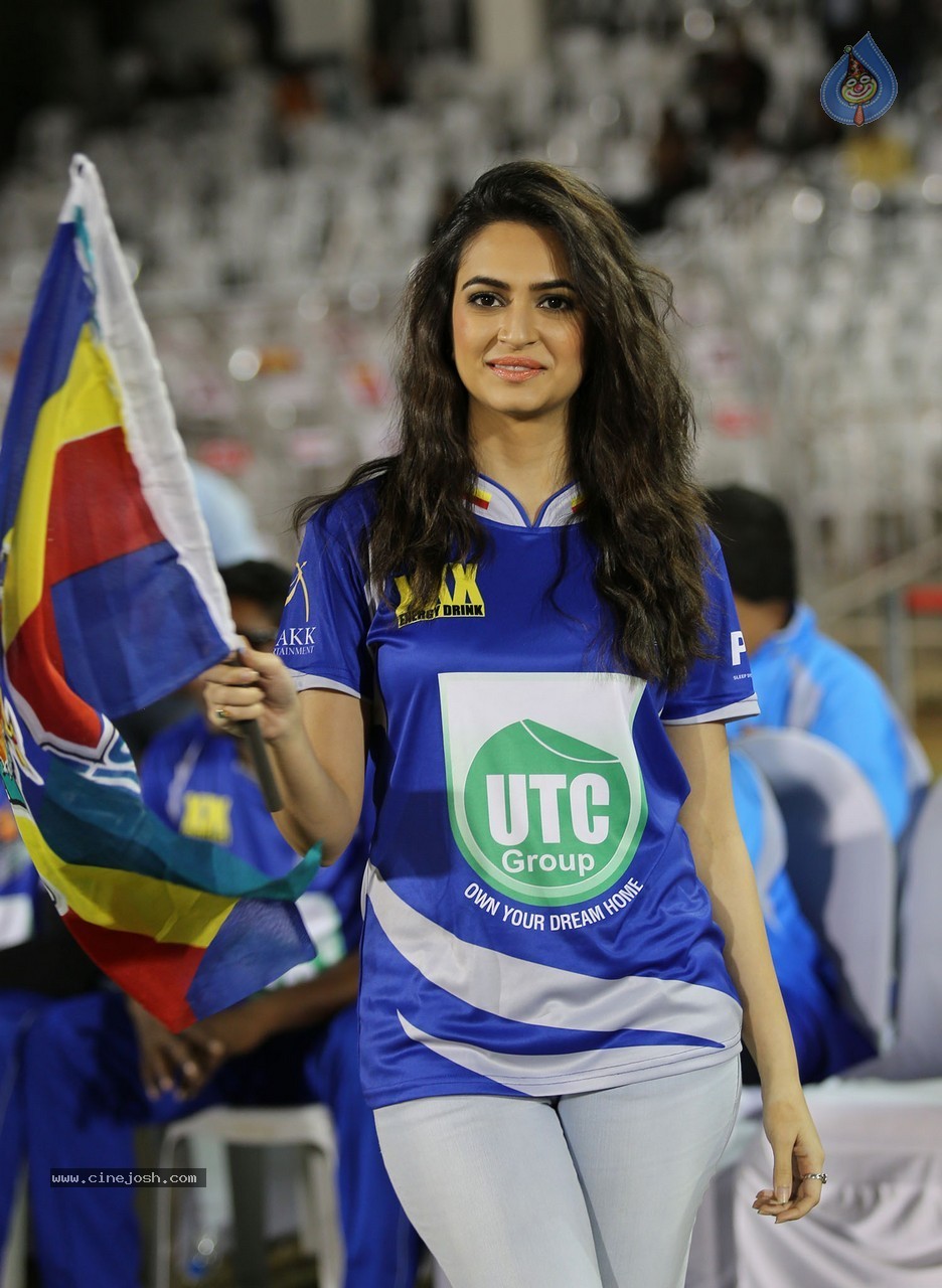 CCL 5 Karnataka Bulldozers Vs Bhojpuri Dabanggs Match - 50 / 58 photos