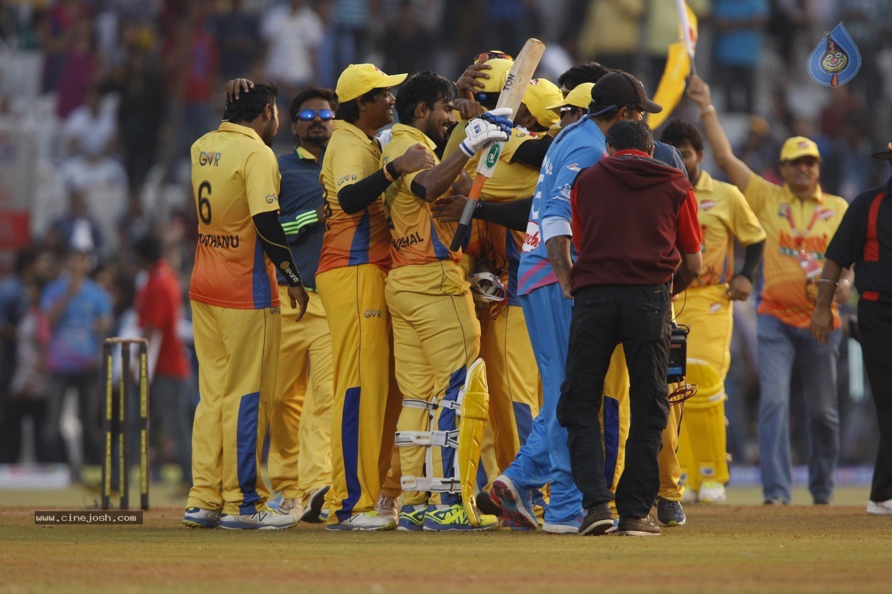 CCL 5 Mumbai Heroes Vs Chennai Rhinos Match Photos - 99 / 146 photos