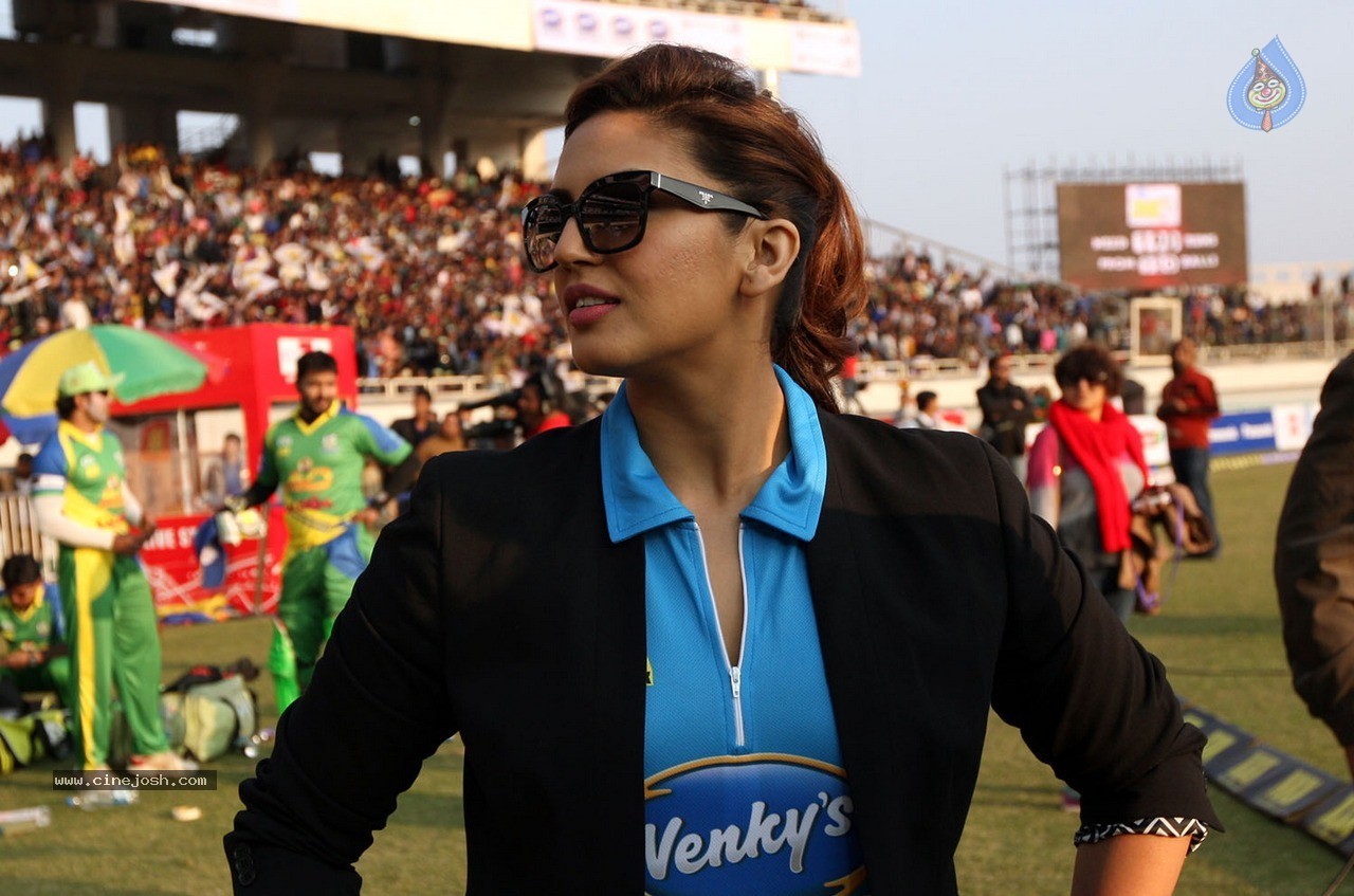 CCL 5 Mumbai Heroes vs Kerala Strikers Match Photos - 29 / 120 photos