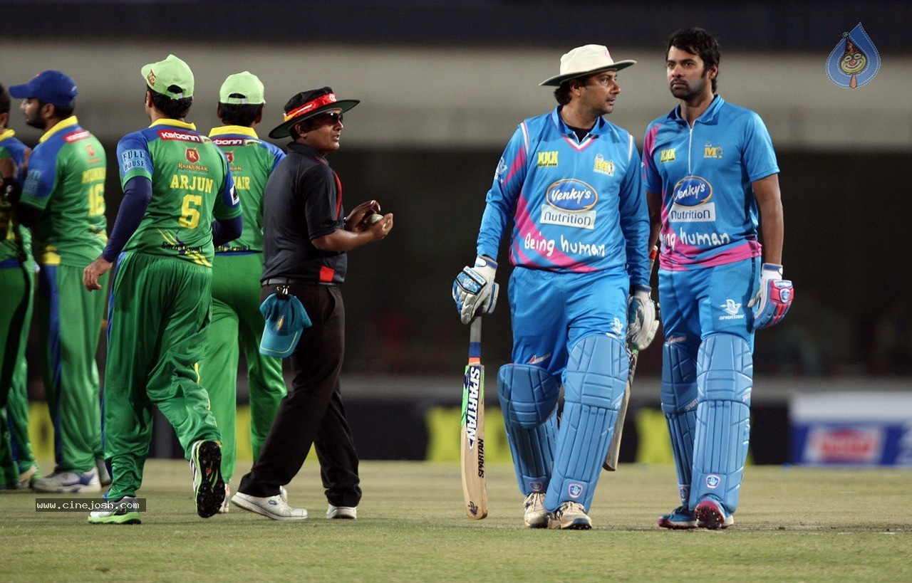 CCL 5 Mumbai Heroes vs Kerala Strikers Match Photos - 40 / 120 photos