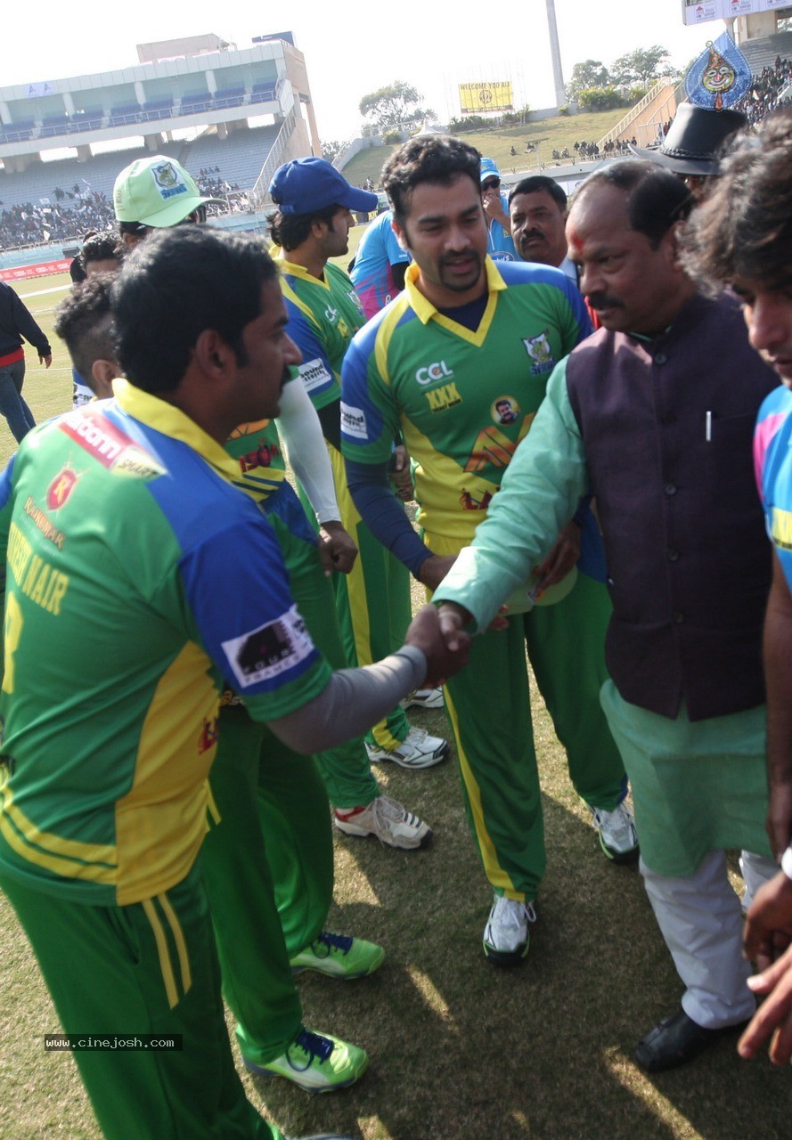 CCL 5 Mumbai Heroes vs Kerala Strikers Match Photos - 47 / 120 photos