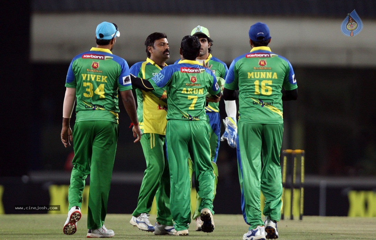 CCL 5 Mumbai Heroes vs Kerala Strikers Match Photos - 49 / 120 photos