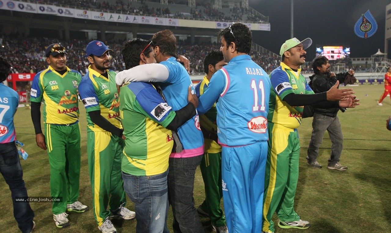 CCL 5 Mumbai Heroes vs Kerala Strikers Match Photos - 56 / 120 photos