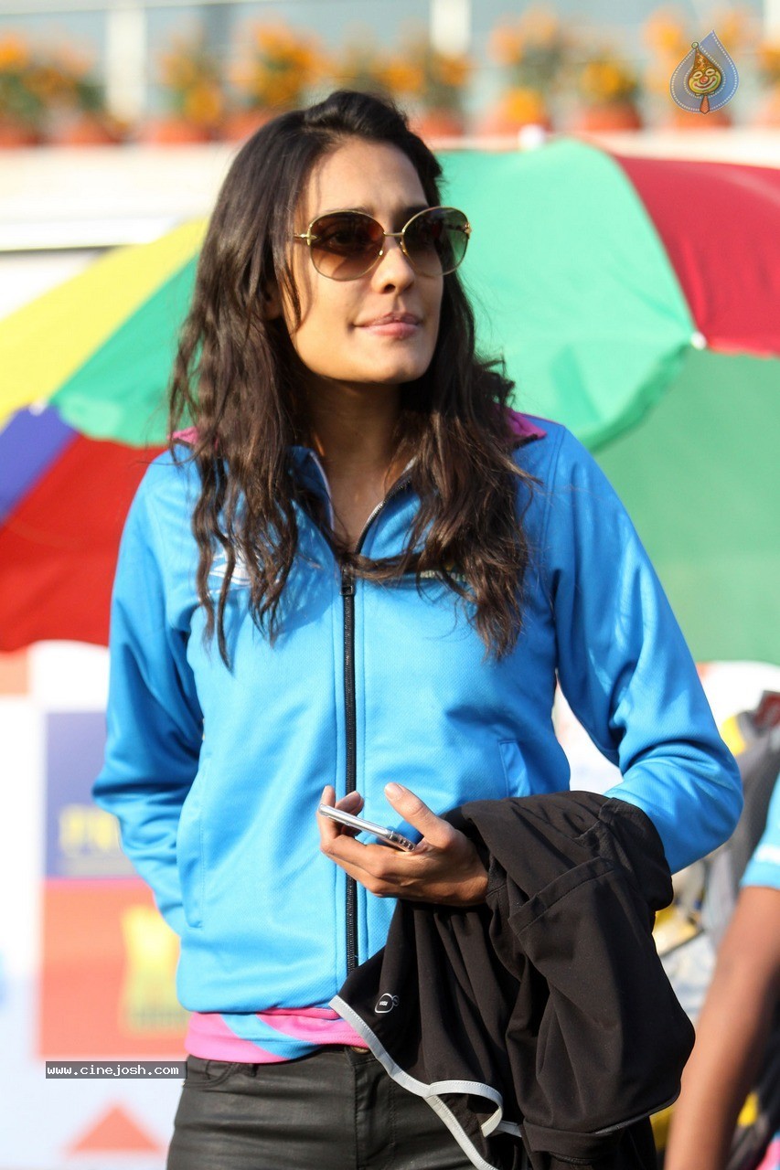 CCL 5 Mumbai Heroes vs Kerala Strikers Match Photos - 70 / 120 photos