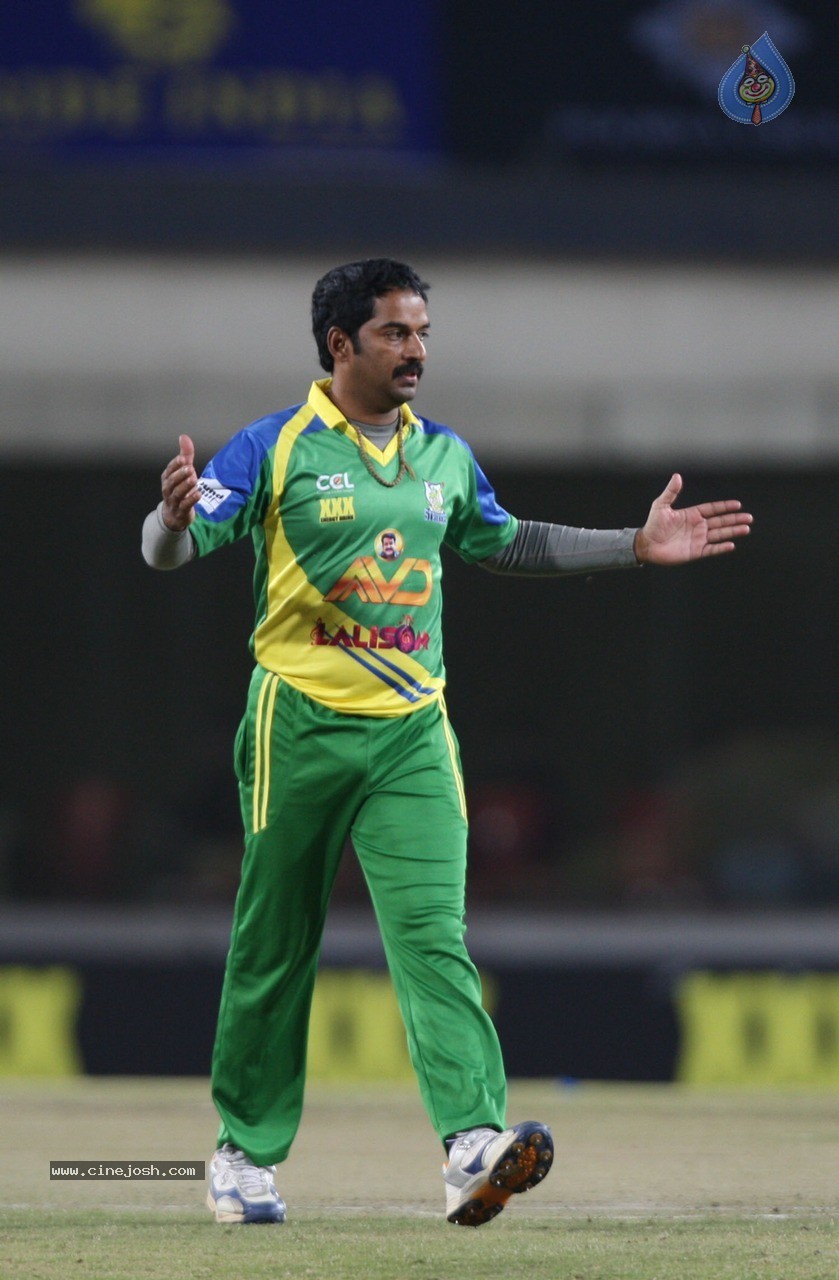 CCL 5 Mumbai Heroes vs Kerala Strikers Match Photos - 75 / 120 photos