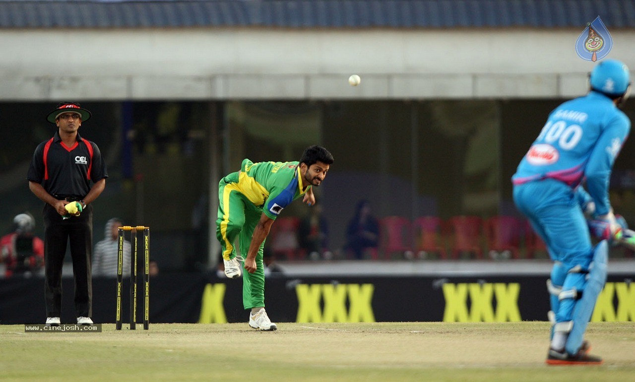 CCL 5 Mumbai Heroes vs Kerala Strikers Match Photos - 81 / 120 photos