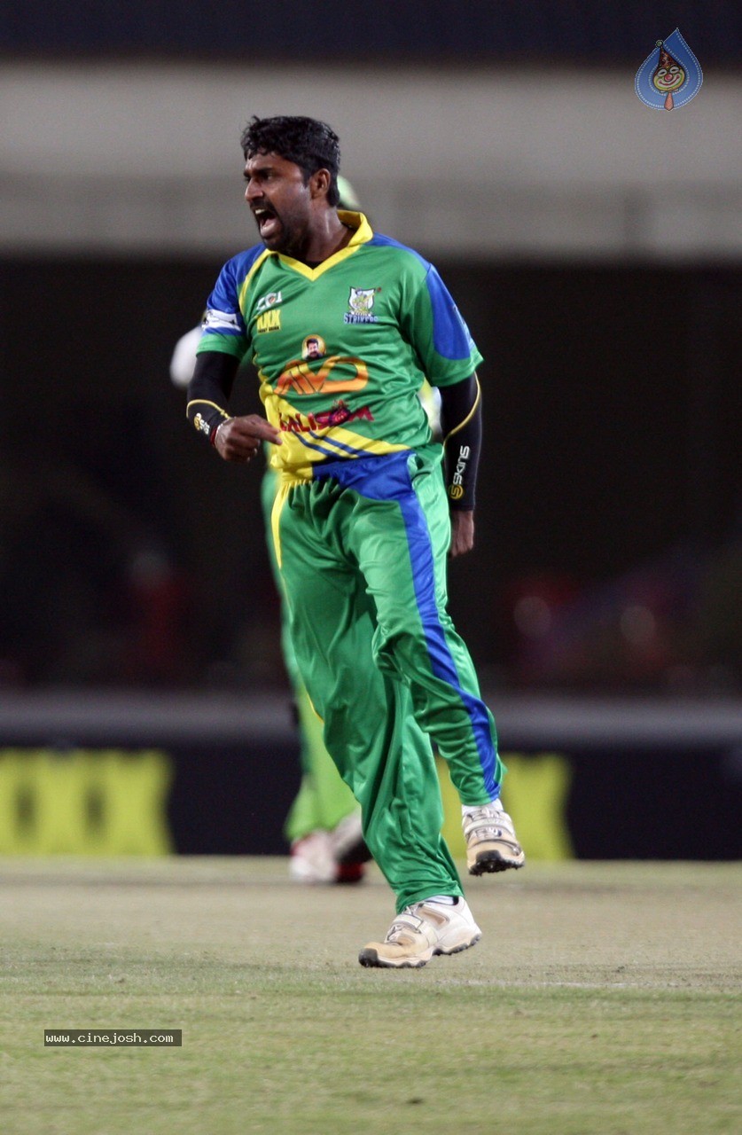 CCL 5 Mumbai Heroes vs Kerala Strikers Match Photos - 84 / 120 photos