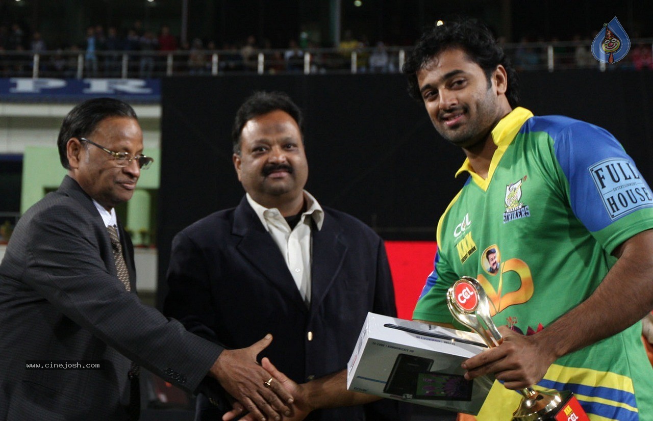CCL 5 Mumbai Heroes vs Kerala Strikers Match Photos - 88 / 120 photos