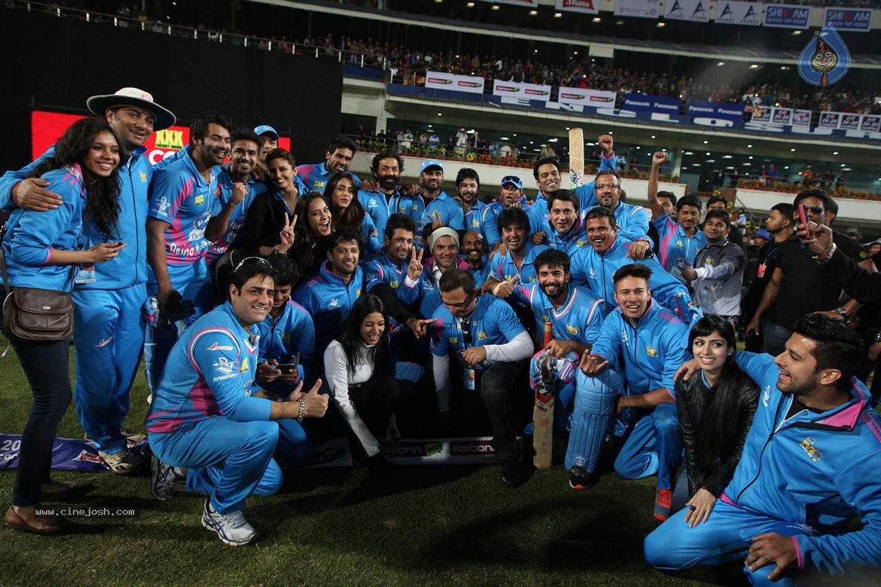 CCL 5 Mumbai Heroes vs Kerala Strikers Match Photos - 99 / 120 photos