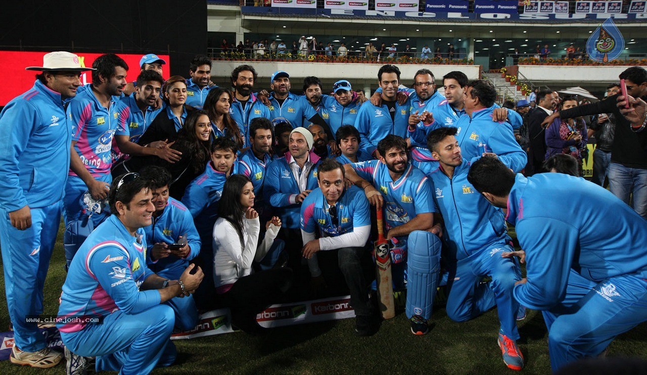 CCL 5 Mumbai Heroes vs Kerala Strikers Match Photos - 102 / 120 photos