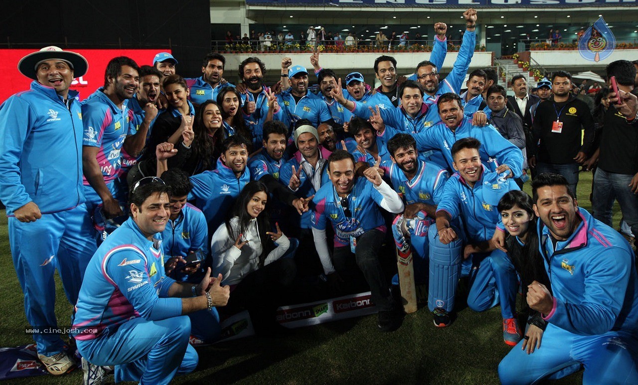 CCL 5 Mumbai Heroes vs Kerala Strikers Match Photos - 109 / 120 photos