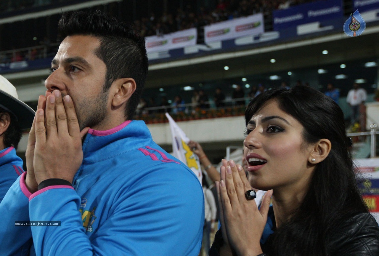 CCL 5 Mumbai Heroes vs Kerala Strikers Match Photos - 116 / 120 photos