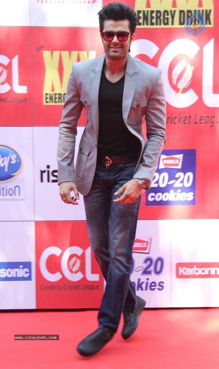 CCL 5 Mumbai Heroes Vs Veer Marathi Match - 36 / 83 photos