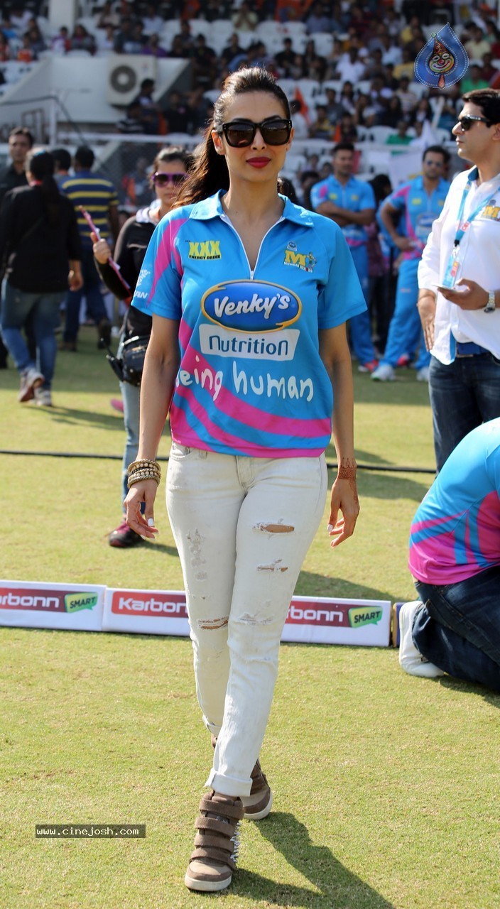 CCL 5 Mumbai Heroes Vs Veer Marathi Match - 37 / 83 photos