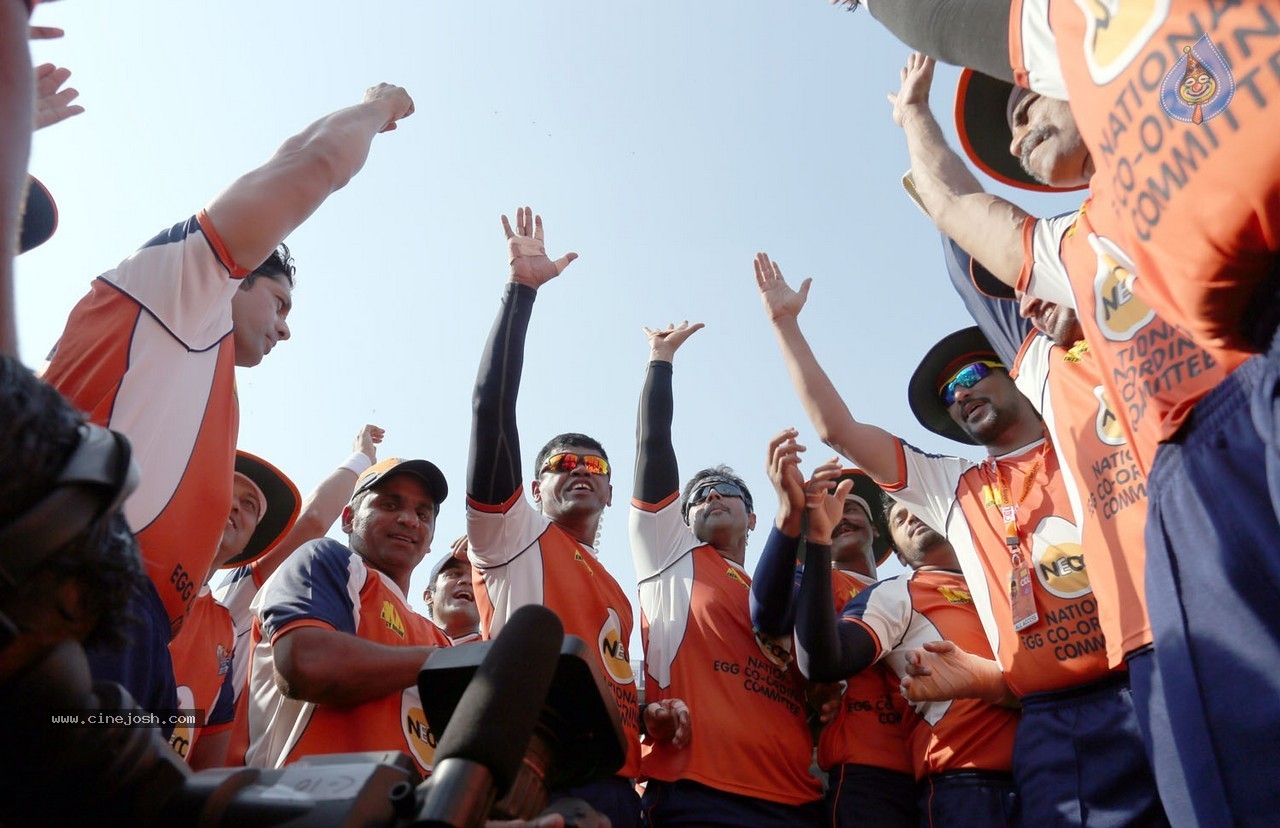 CCL 5 Mumbai Heroes Vs Veer Marathi Match - 47 / 83 photos