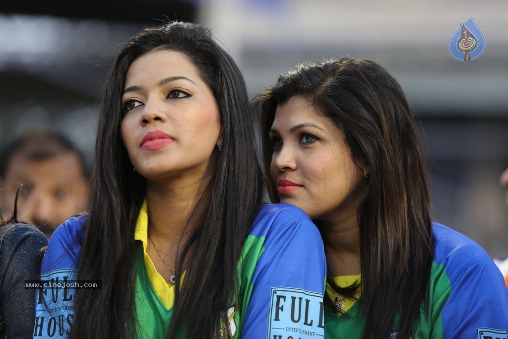 CCL 5 Telugu Warriors vs Karnataka Bulldozers Match Photos - 25 / 178 photos