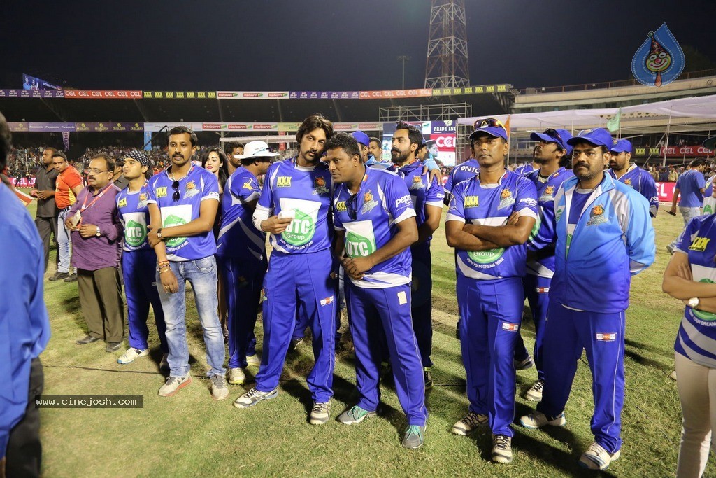 CCL 5 Telugu Warriors vs Karnataka Bulldozers Match Photos - 41 / 178 photos