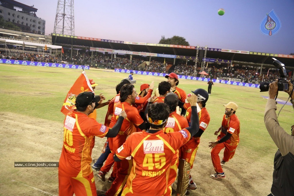 CCL 5 Telugu Warriors vs Karnataka Bulldozers Match Photos - 45 / 178 photos