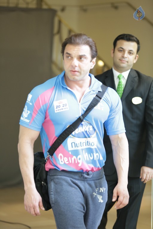 CCL 6 Celebrity Arrivals at Bangalore - 12 / 12 photos