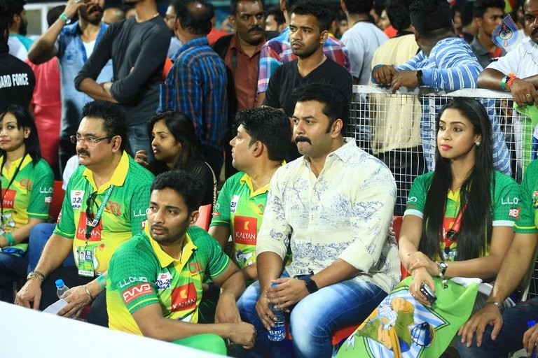 CCL 6 Kerala Strikers Vs Karnataka Bulldozers Match Photos - 5 / 51 photos