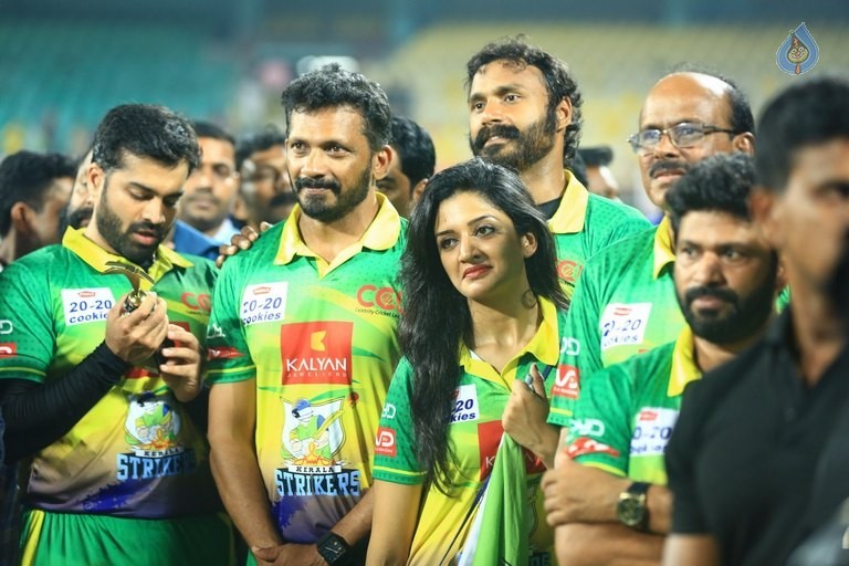 CCL 6 Kerala Strikers Vs Karnataka Bulldozers Match Photos - 14 / 51 photos